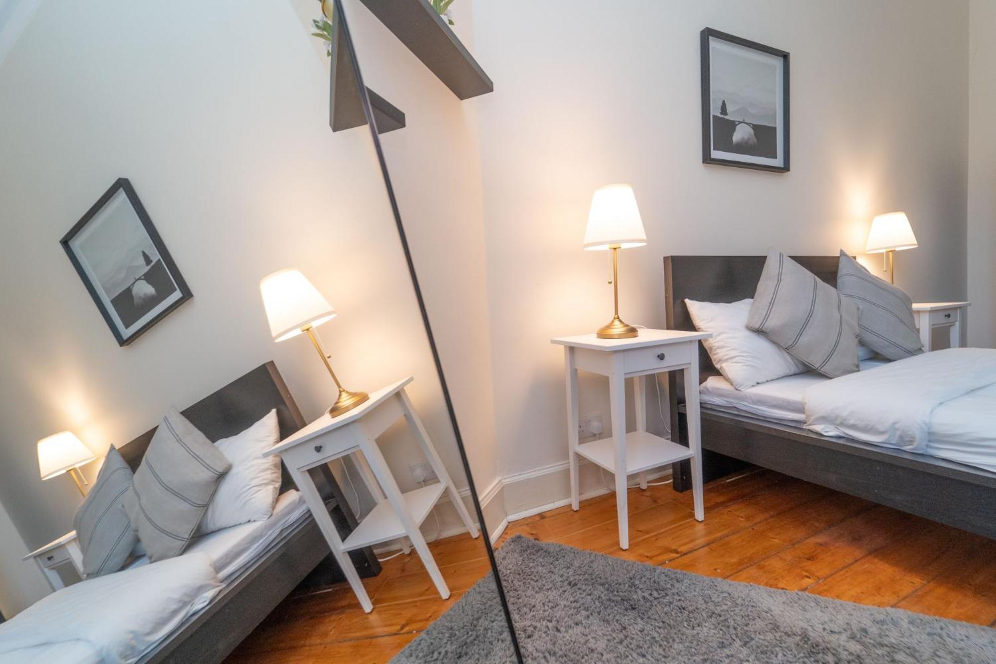 Large City Corner Apartment Edimburgo Exterior foto