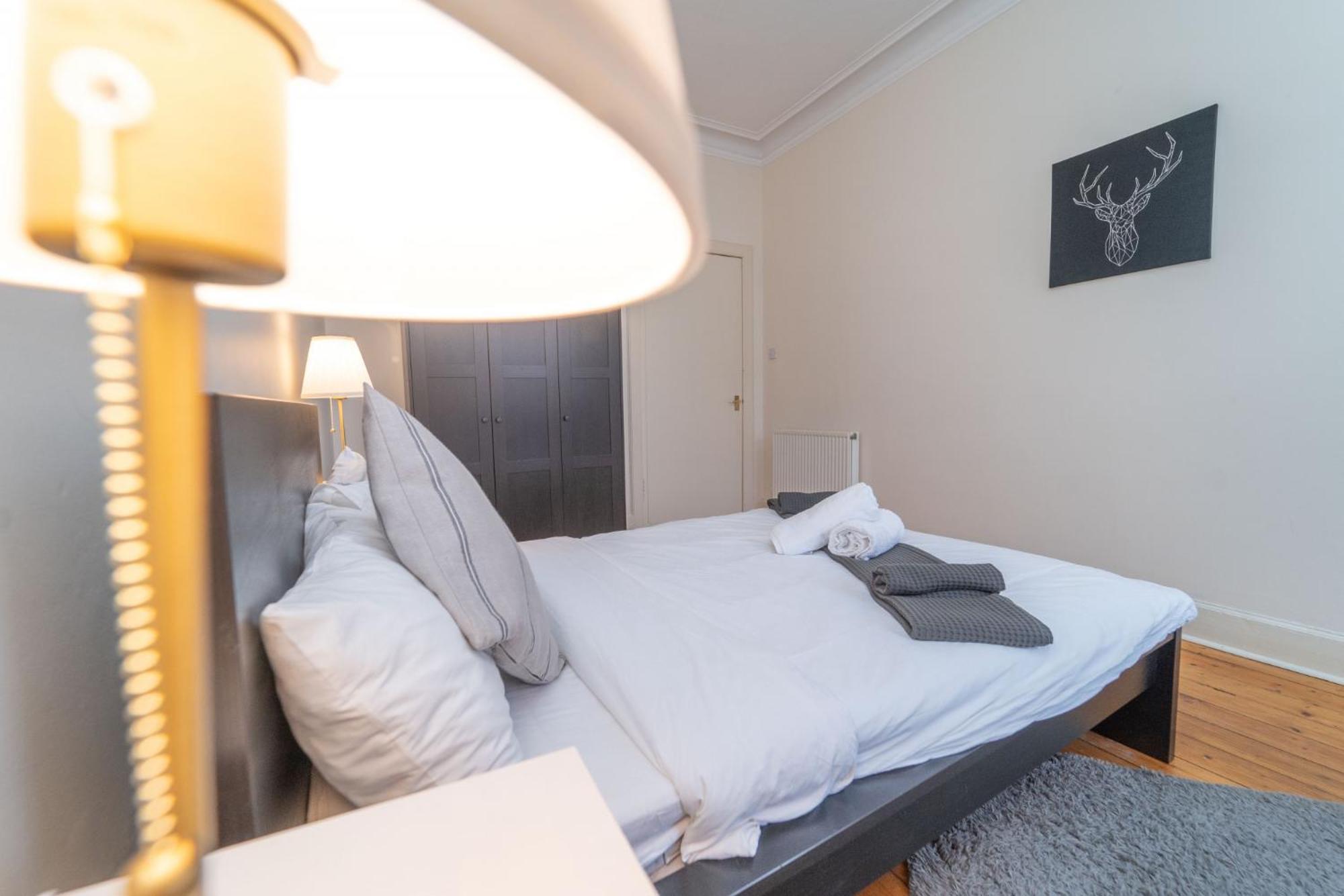 Large City Corner Apartment Edimburgo Exterior foto