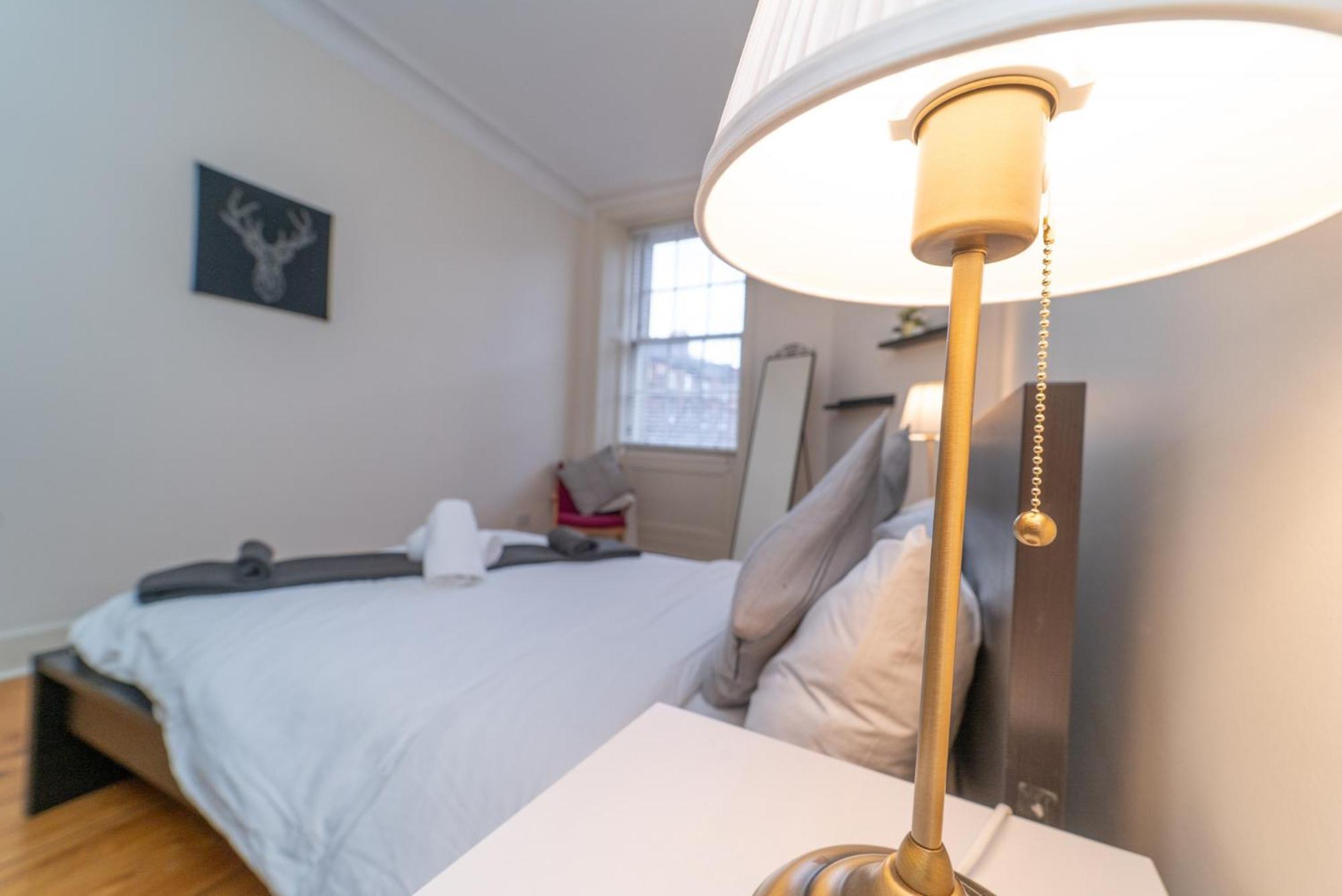 Large City Corner Apartment Edimburgo Exterior foto
