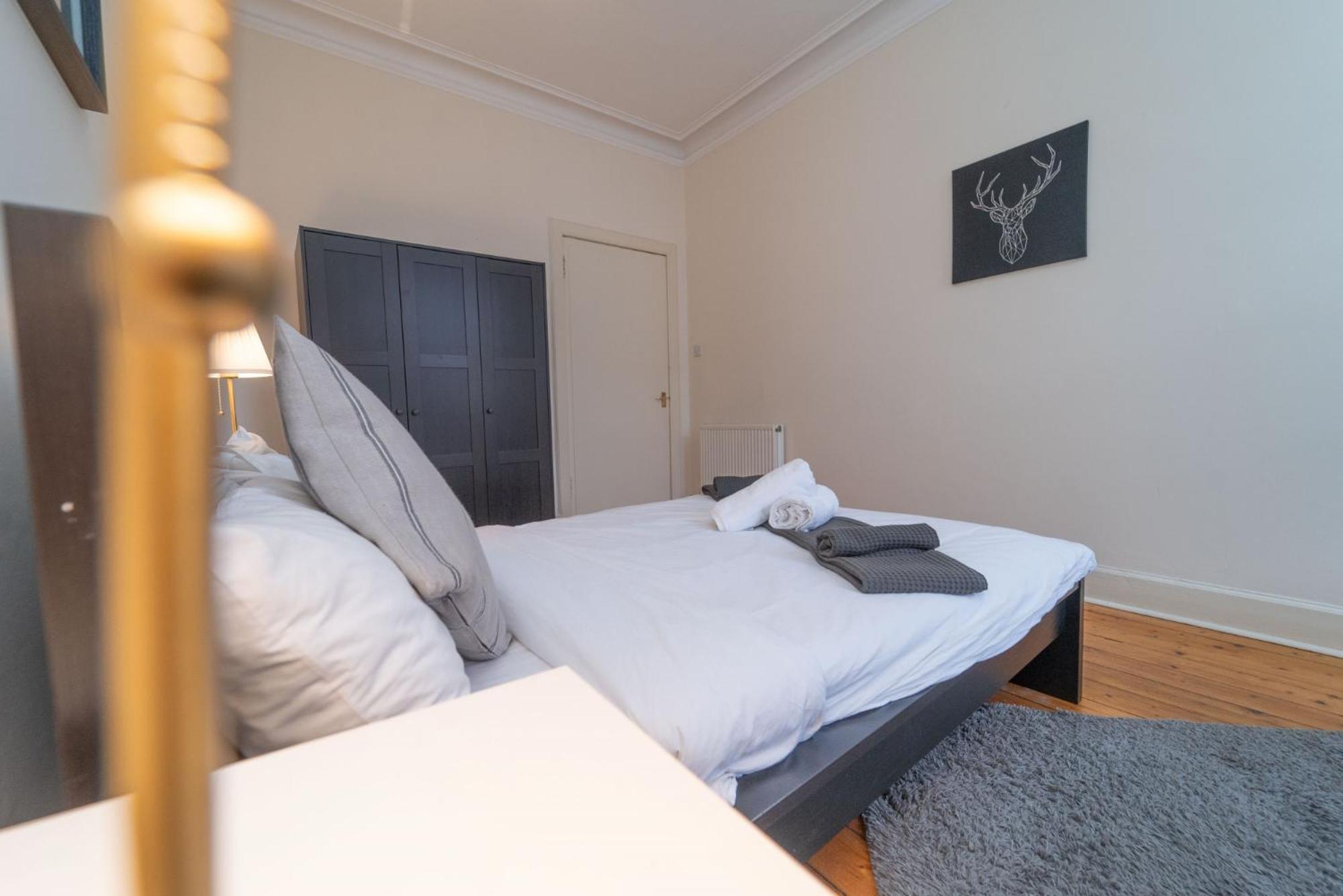 Large City Corner Apartment Edimburgo Exterior foto